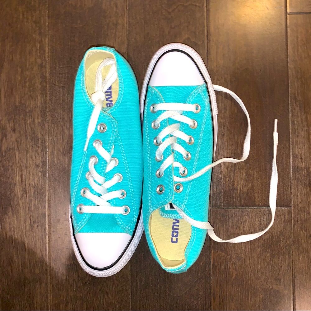 NWT BRIGHT AQUA LOW CONVERSE